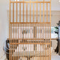 Houten roomdivider van gelakt massief eiken, ontworpen voor een strakke, hotel chique uitstraling. Een elegante toevoeging aan elk interieur