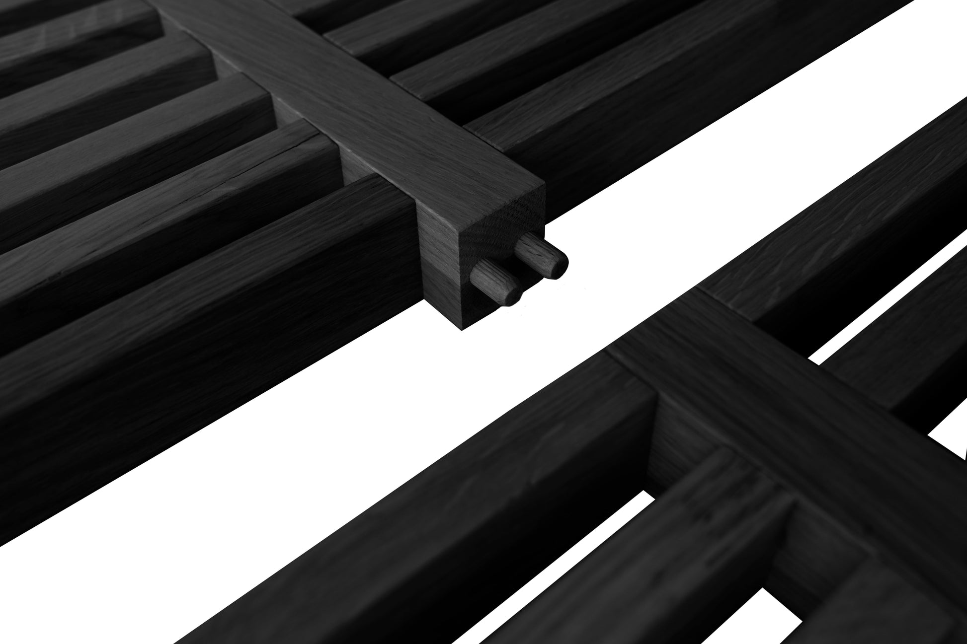 Houten roomdivider met twee gekoppelde delen in XL, in RAL7021 gelakt massief eiken voor een strakke, natuurlijke uitstraling.